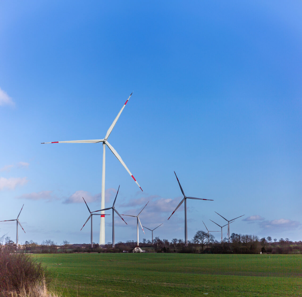 Sörup Barg Vergleich Anlagen von 67m Nabenhöhe mit einer aktuellen Anlage mit einer Nabenhöhe von 200m.